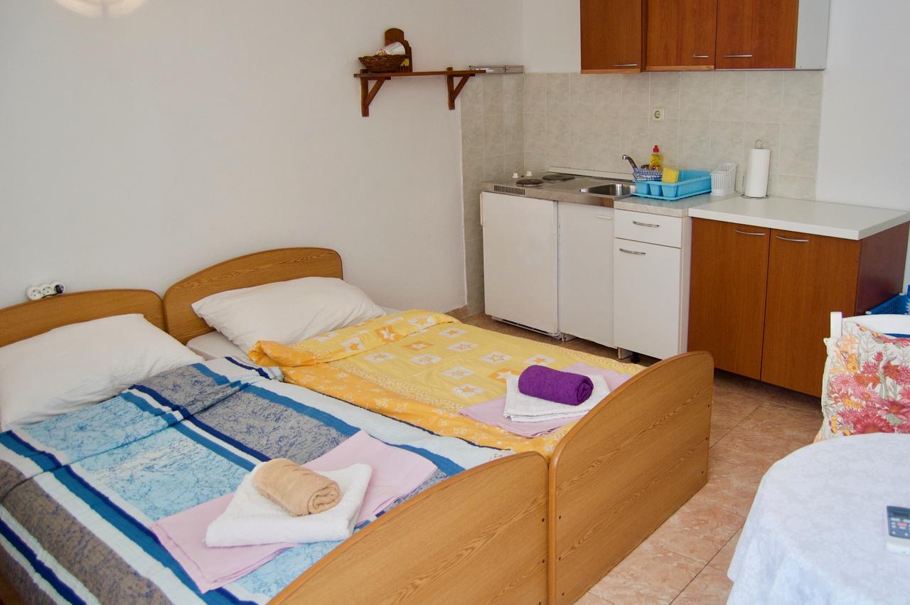 Apartments Petricevic Хвар Екстер'єр фото