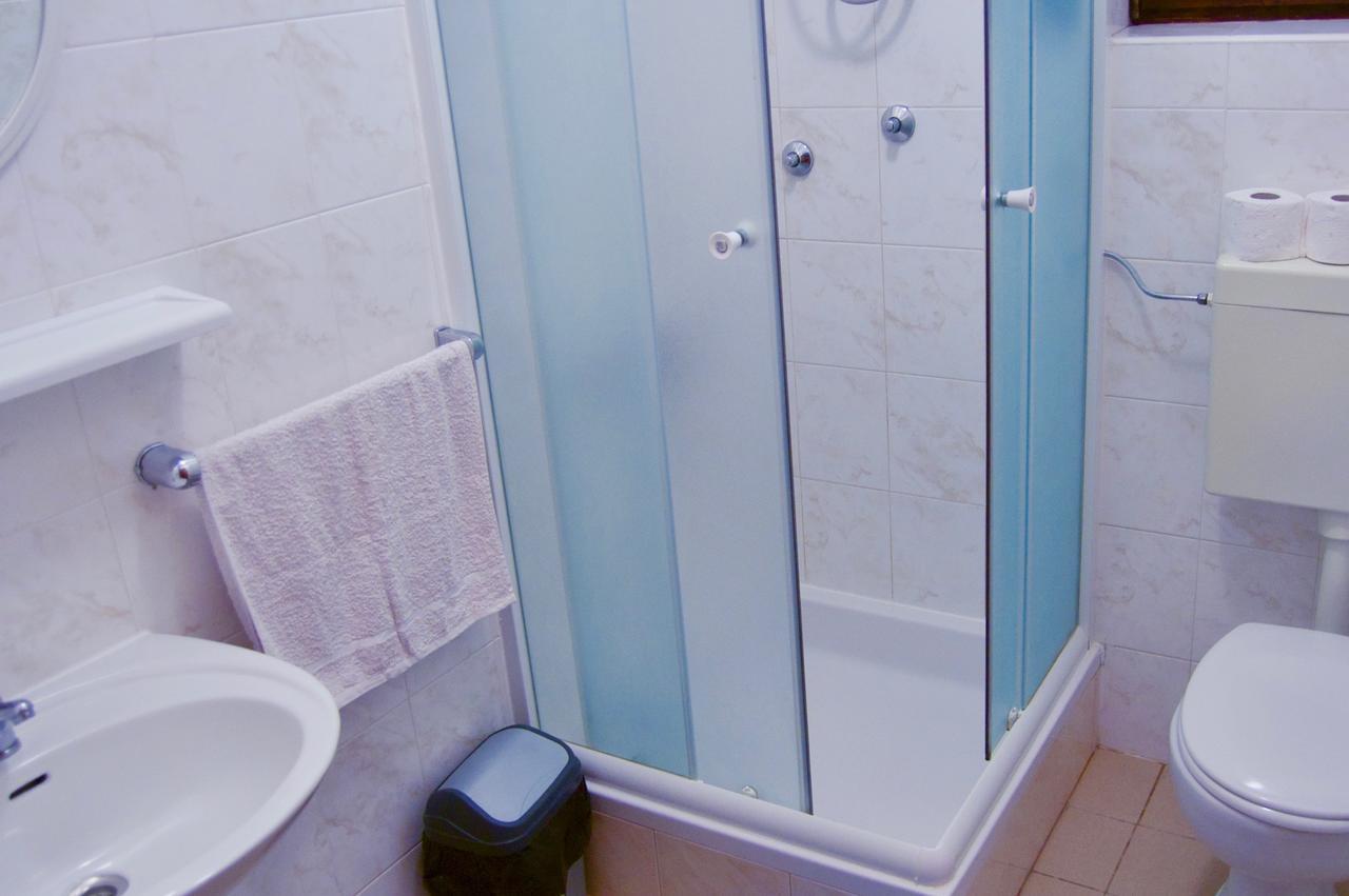 Apartments Petricevic Хвар Екстер'єр фото