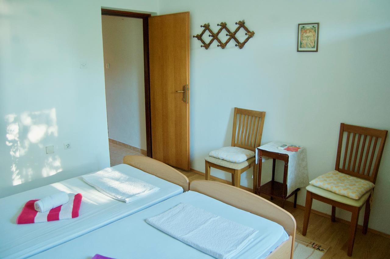 Apartments Petricevic Хвар Екстер'єр фото