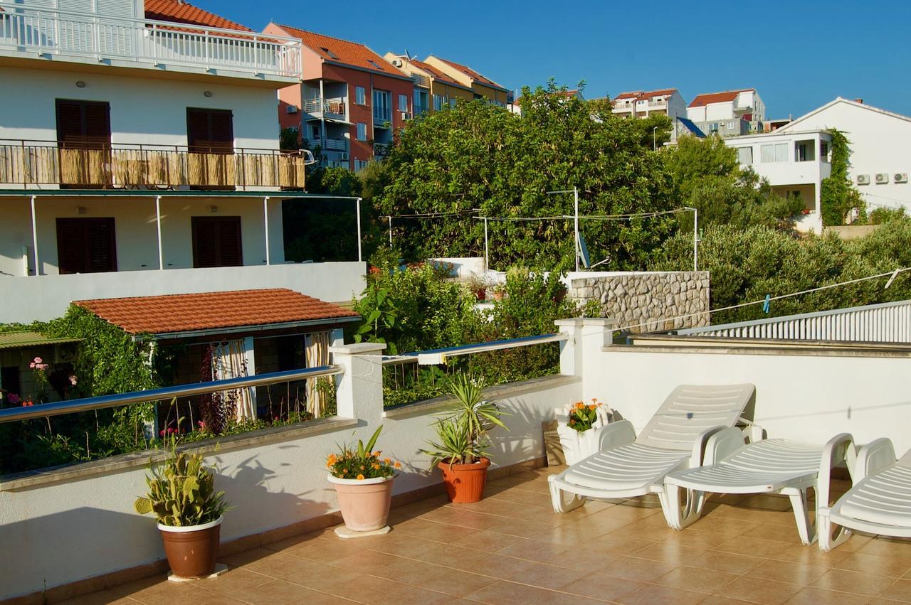 Apartments Petricevic Хвар Екстер'єр фото
