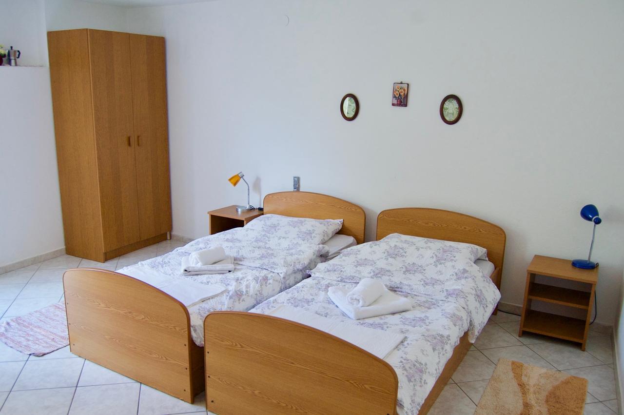 Apartments Petricevic Хвар Екстер'єр фото