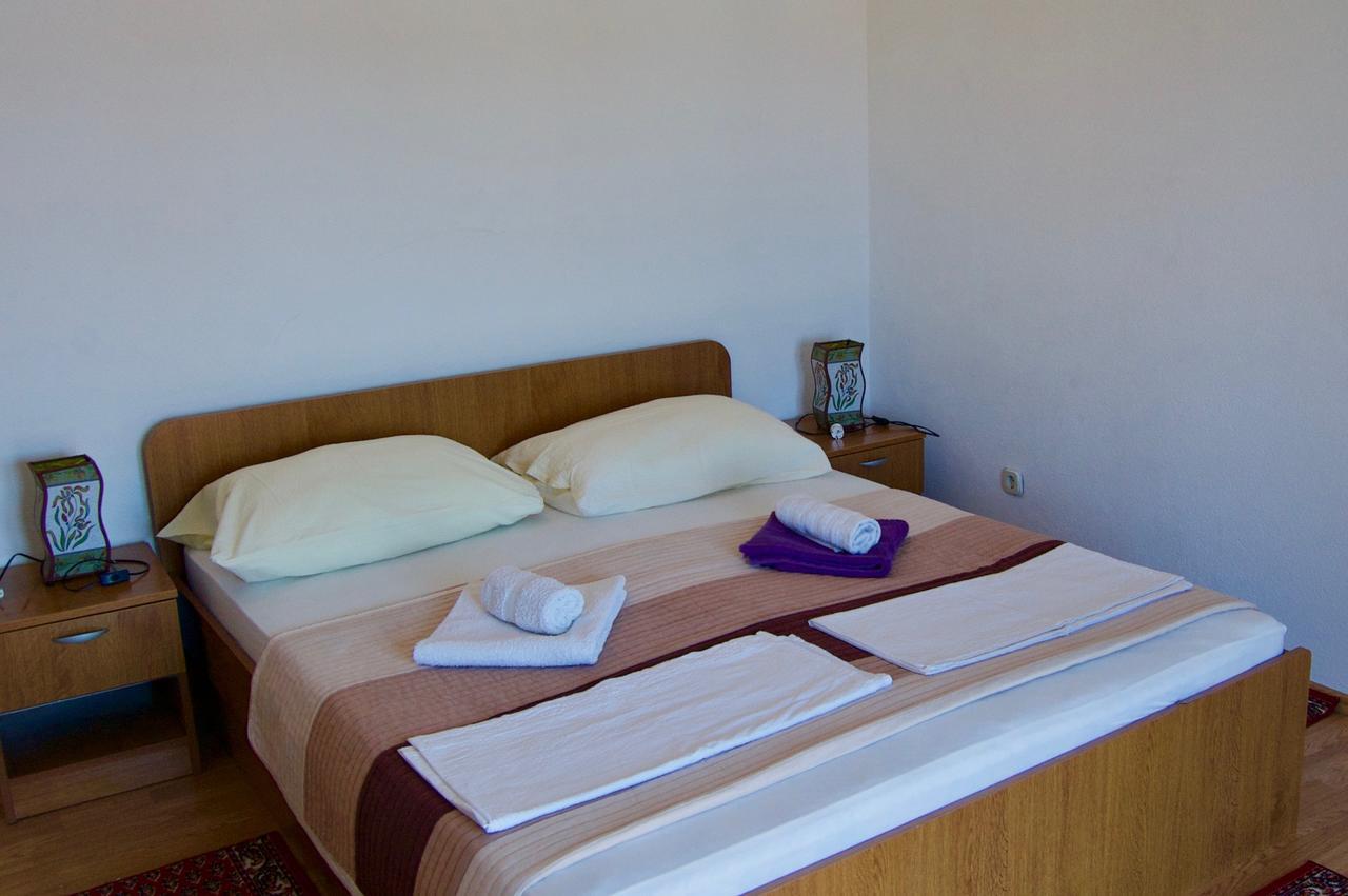 Apartments Petricevic Хвар Екстер'єр фото