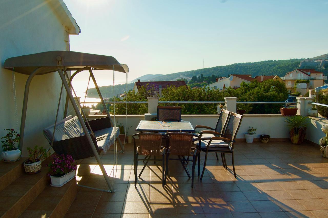 Apartments Petricevic Хвар Екстер'єр фото